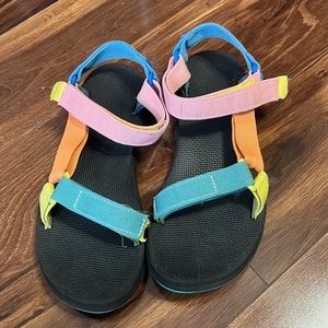 Rainbow Teva size 9